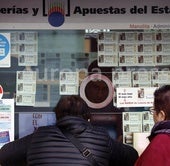 Venta de lotería en una administración.