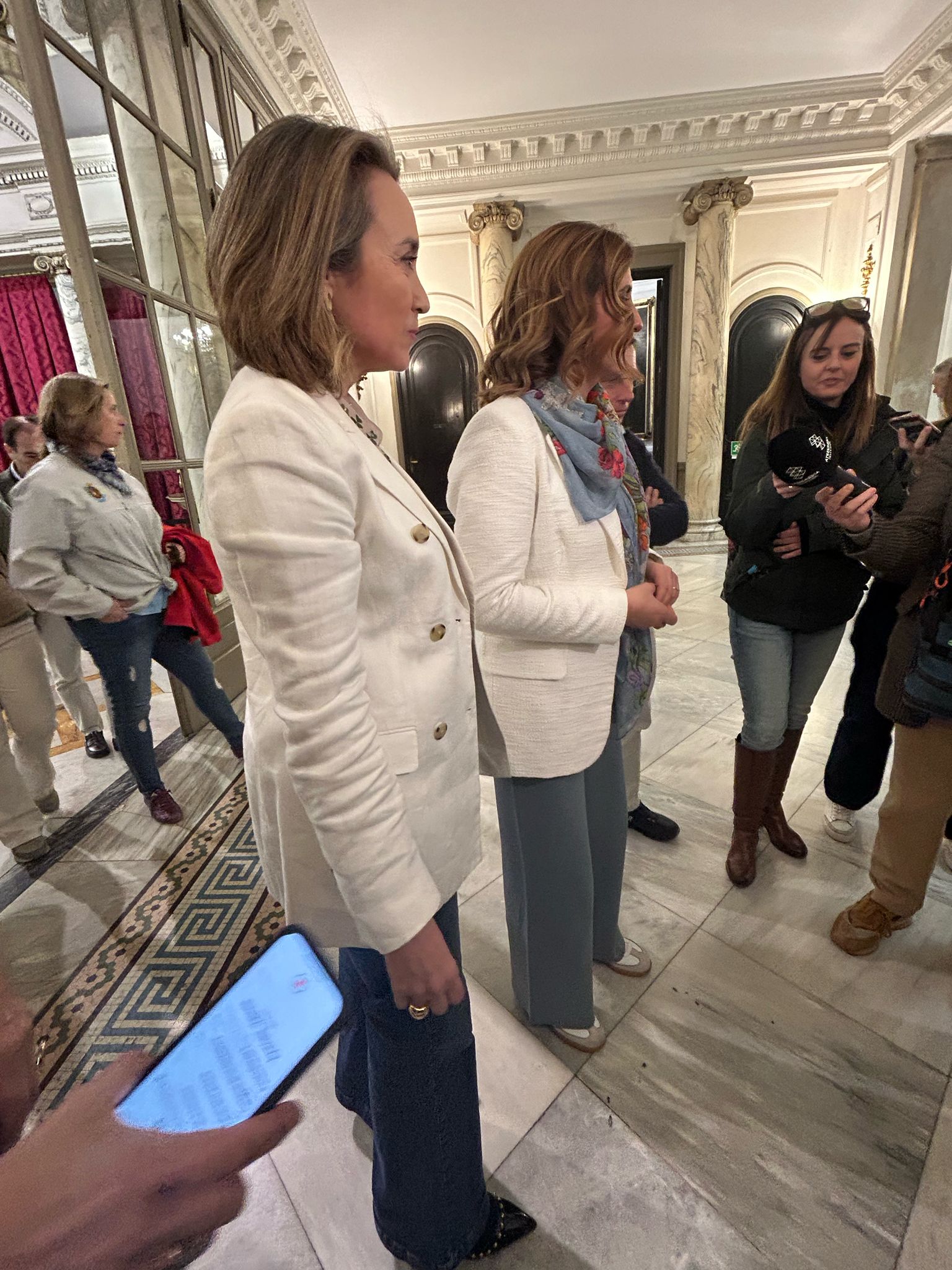 Gamarra y Catalá, atienden a los medios en el Ayuntamiento.