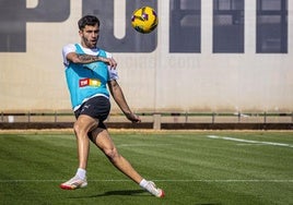 Hugo Duro, durante un entrenamiento en la Ciudad Deportiva de Paterna.