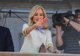 Fotos | Los famosos disfrutan de la mascletà y los toros de hoy sábado en las Fallas de Valencia