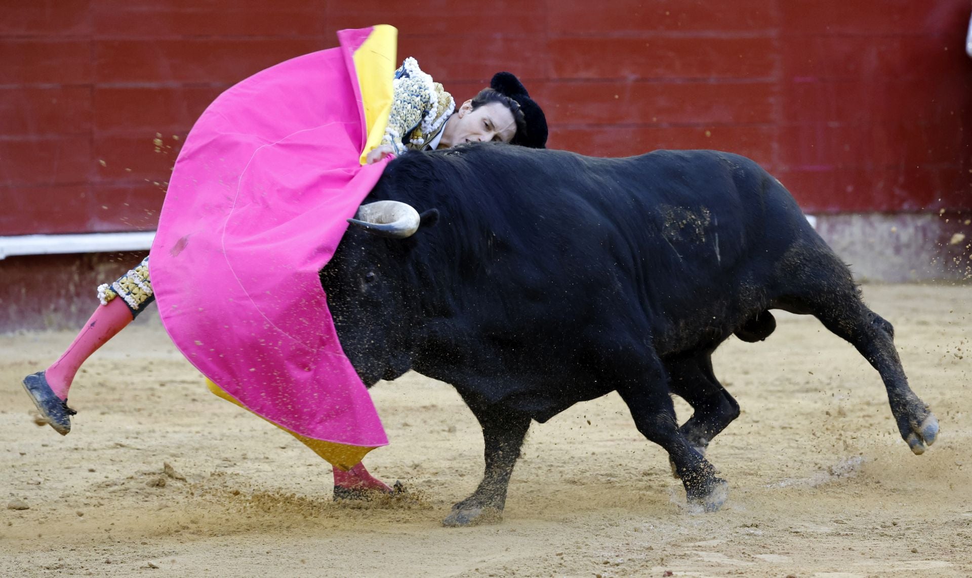 FOTOS | Así ha sido la segunda corrida de la Feria de Fallas 2025: Roca Rey, Talavante y Alejandro Chicharro