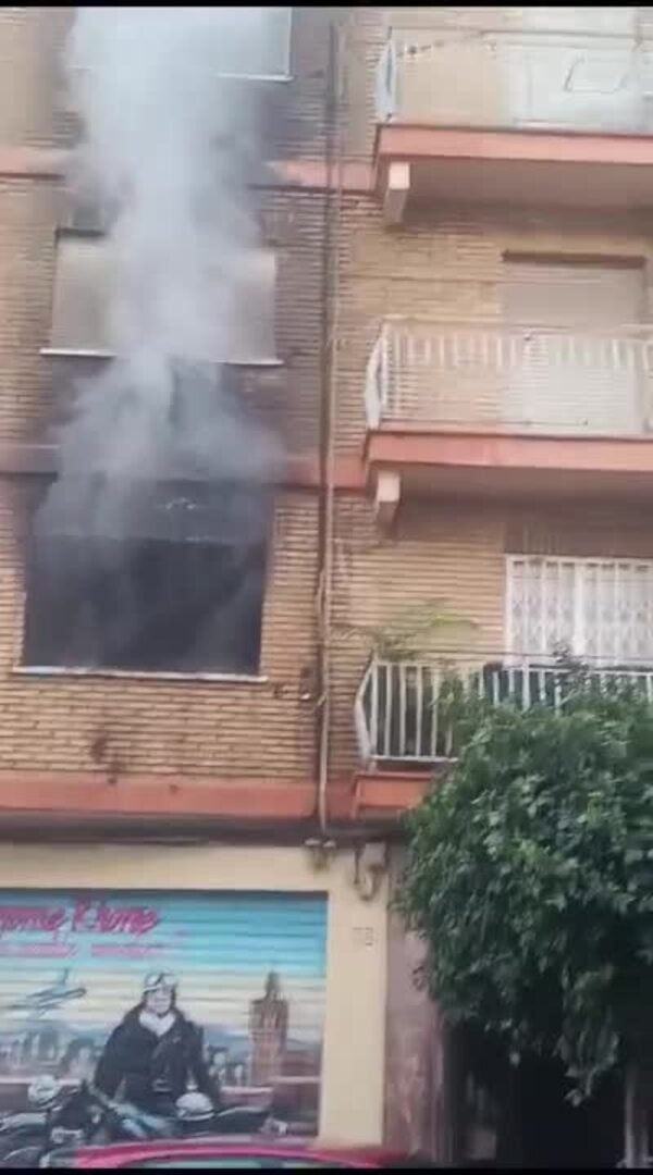 Nueve intoxicados por humo al arder una vivienda en Alboraya