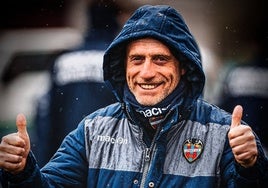 El entrenador Julián Calero durante un entrenamiento
