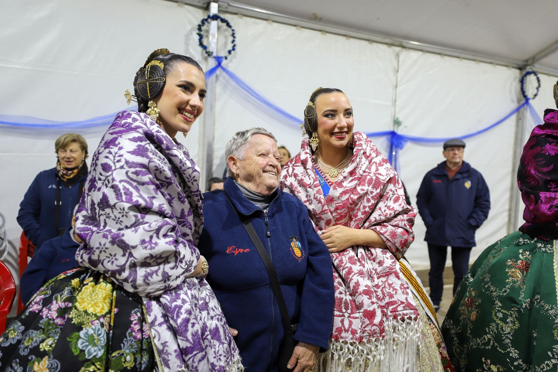 La fallera mayor de Valencia visita una de las fallas afectadas por la dana en La Torre