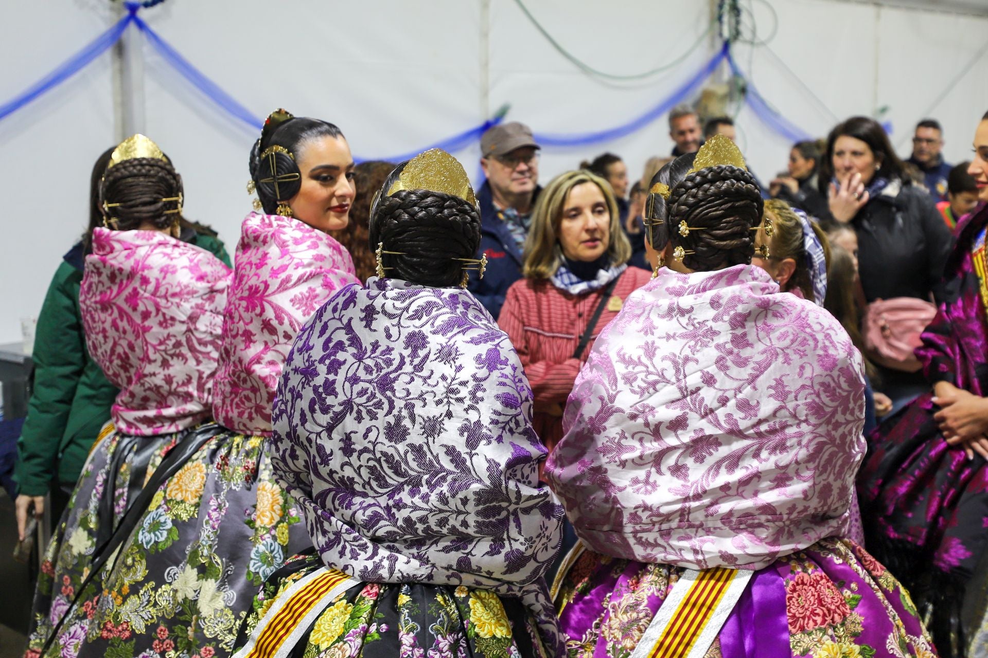 La fallera mayor de Valencia visita una de las fallas afectadas por la dana en La Torre