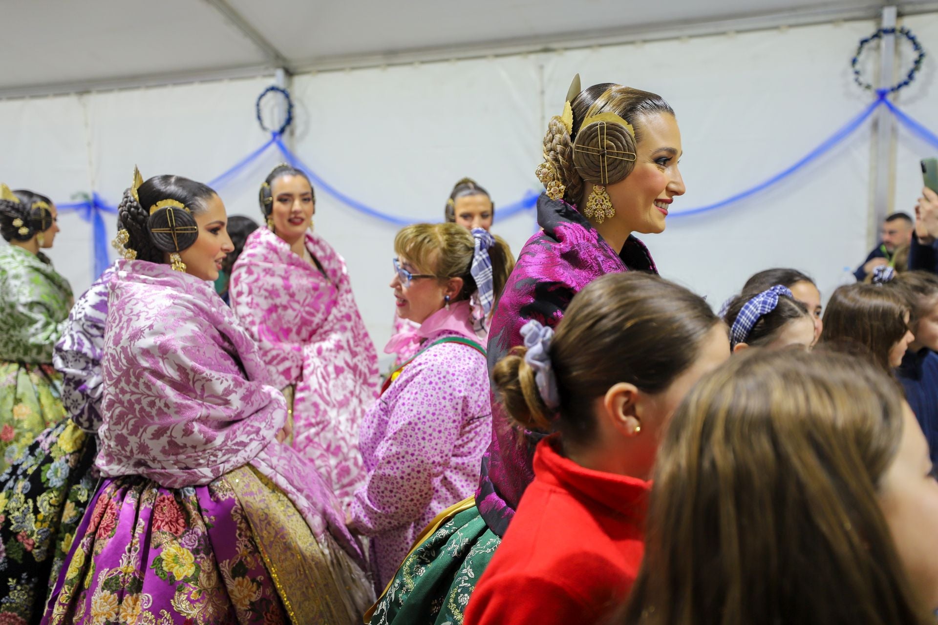 La fallera mayor de Valencia visita una de las fallas afectadas por la dana en La Torre