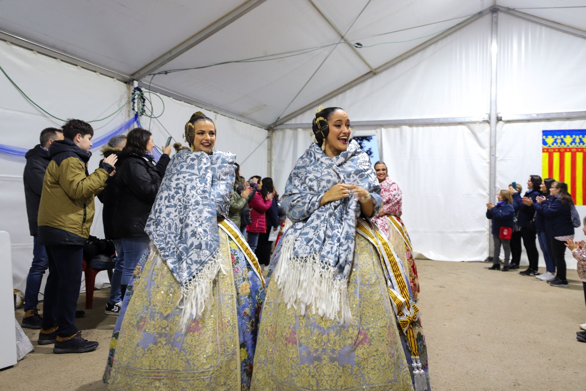 La fallera mayor de Valencia visita una de las fallas afectadas por la dana en La Torre