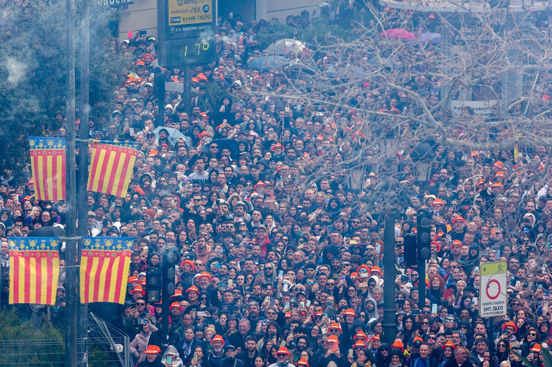 FOTOS | Así ha sido la mascletà del domingo 16 de marzo de 2025