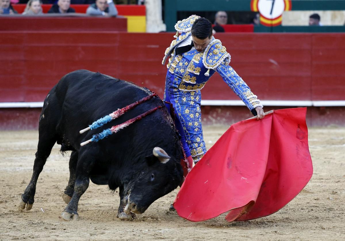 FOTOS | Así ha sido la tercera corrida de la Feria de Fallas 2025: Roca Rey, Manzanares y Tomás Rufo