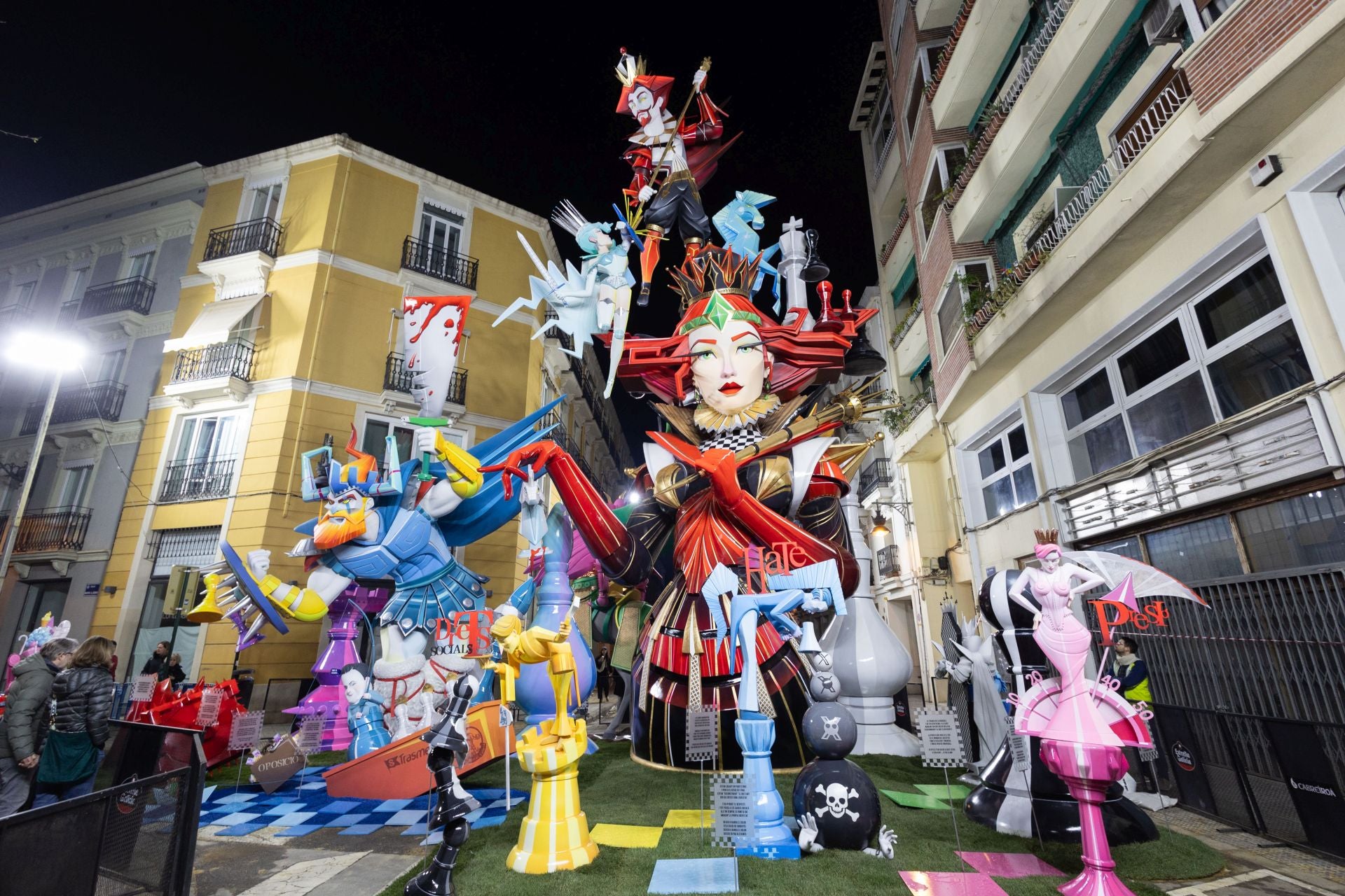 FOTOS | Espartero gana el primer premio de las Fallas en Primera A