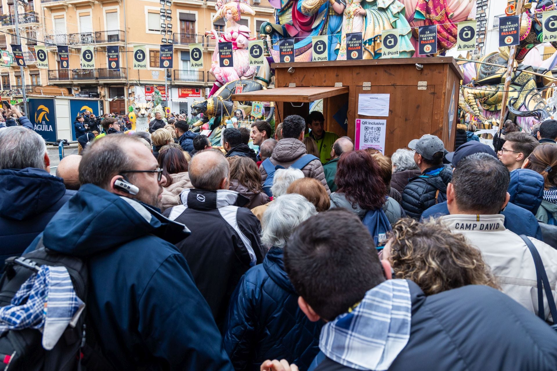 FOTOS | Colas para ver la falla ganadora, Convento Jerusalén