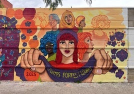 Mural feminista en el centro ocupacional Tola.