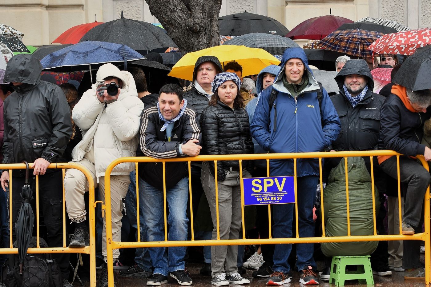 FOTOS | Búscate en la mascletà del lunes 17 de marzo