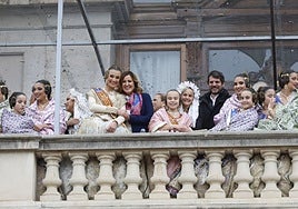 Mascletà en la plaza del Ayuntamiento.