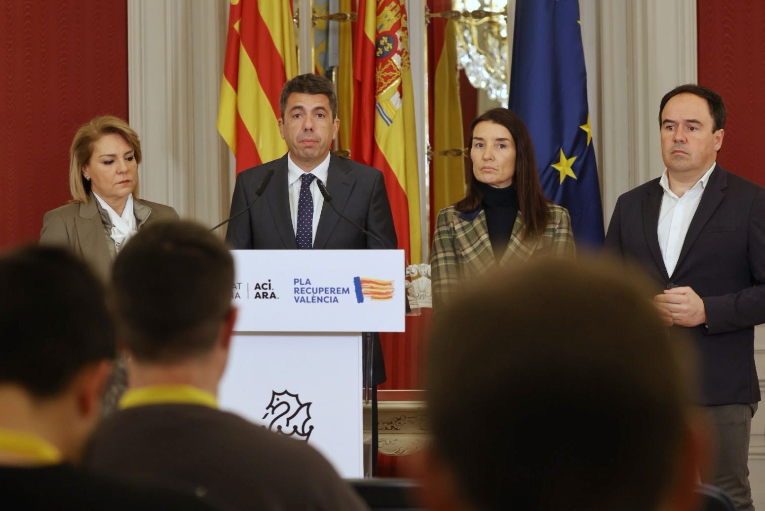 Mazón logra un balón de oxígeno al pactar con Vox los presupuestos de la Generalitat de 2025