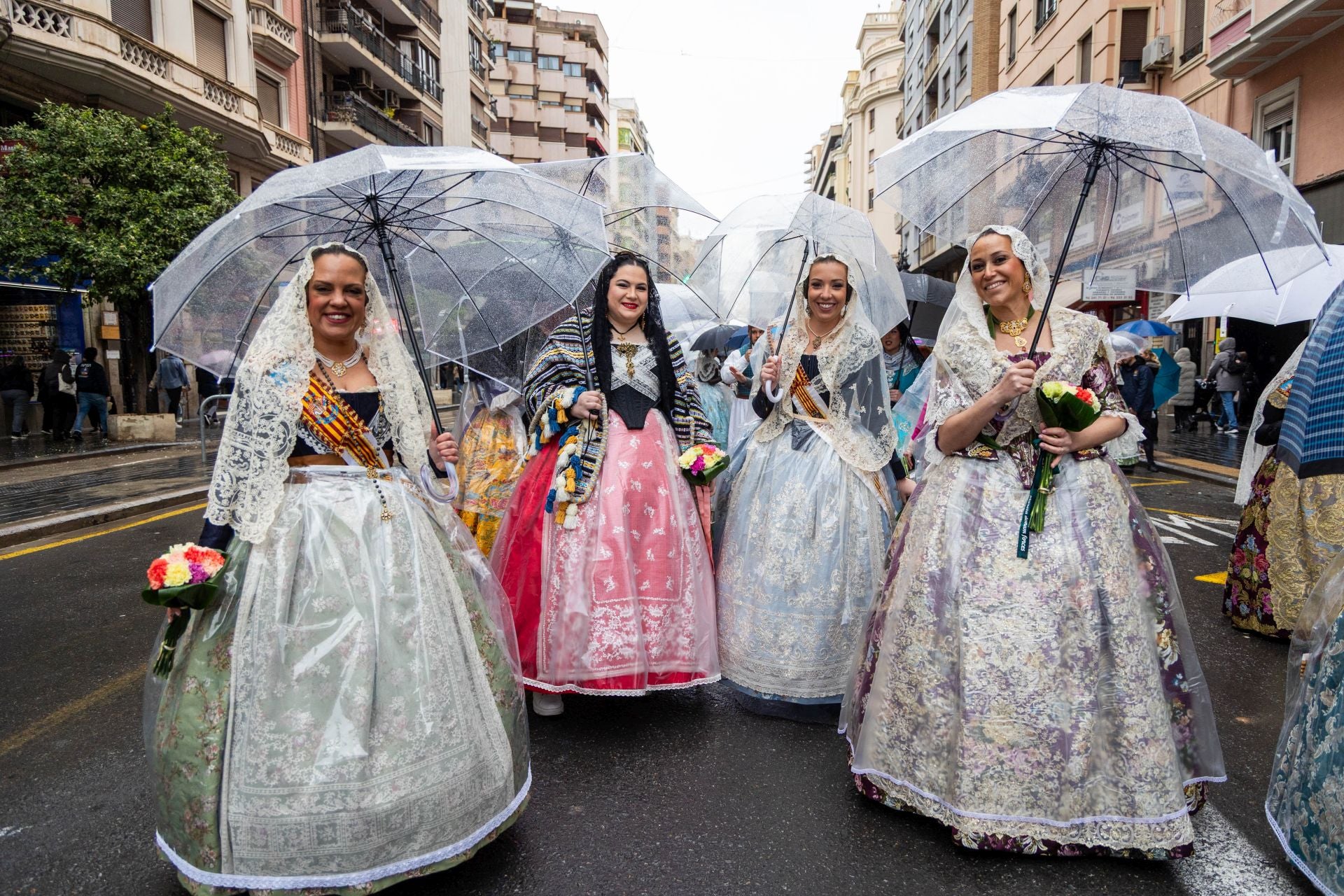 FOTOS | Segundo día de Ofrenda de las Fallas 2025