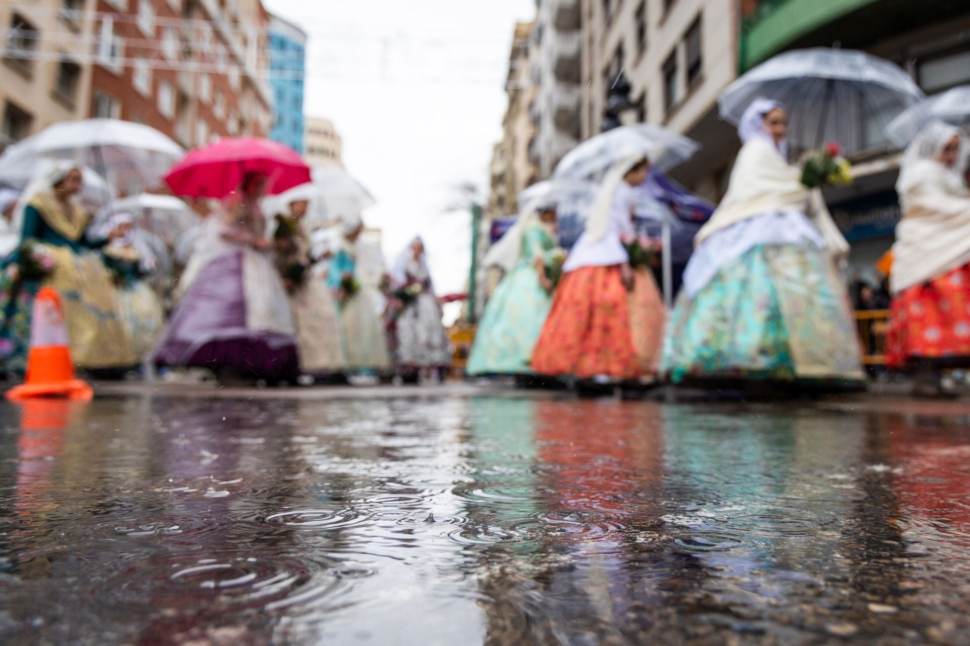 FOTOS | Segundo día de Ofrenda de las Fallas 2025