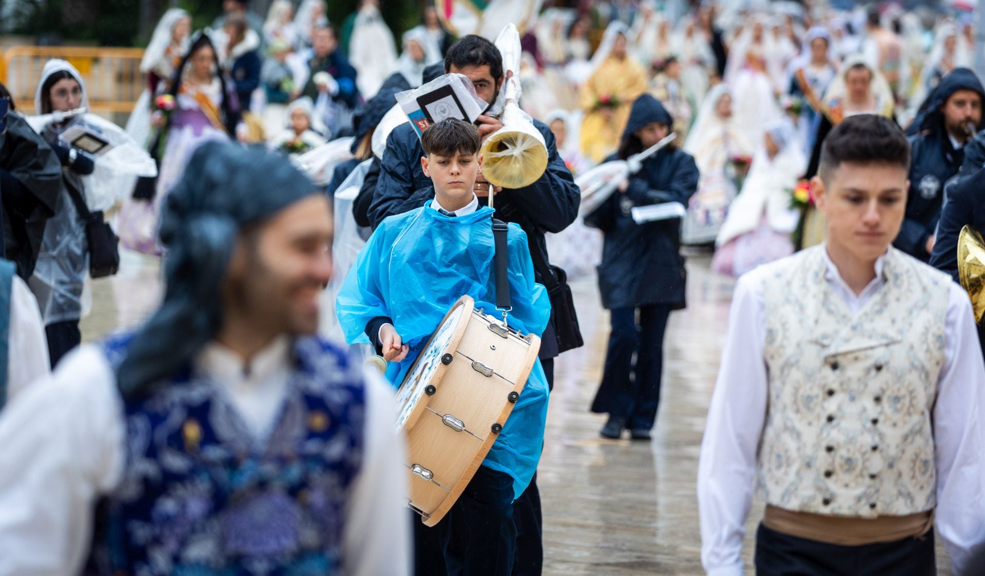 FOTOS | Segundo día de Ofrenda de las Fallas 2025