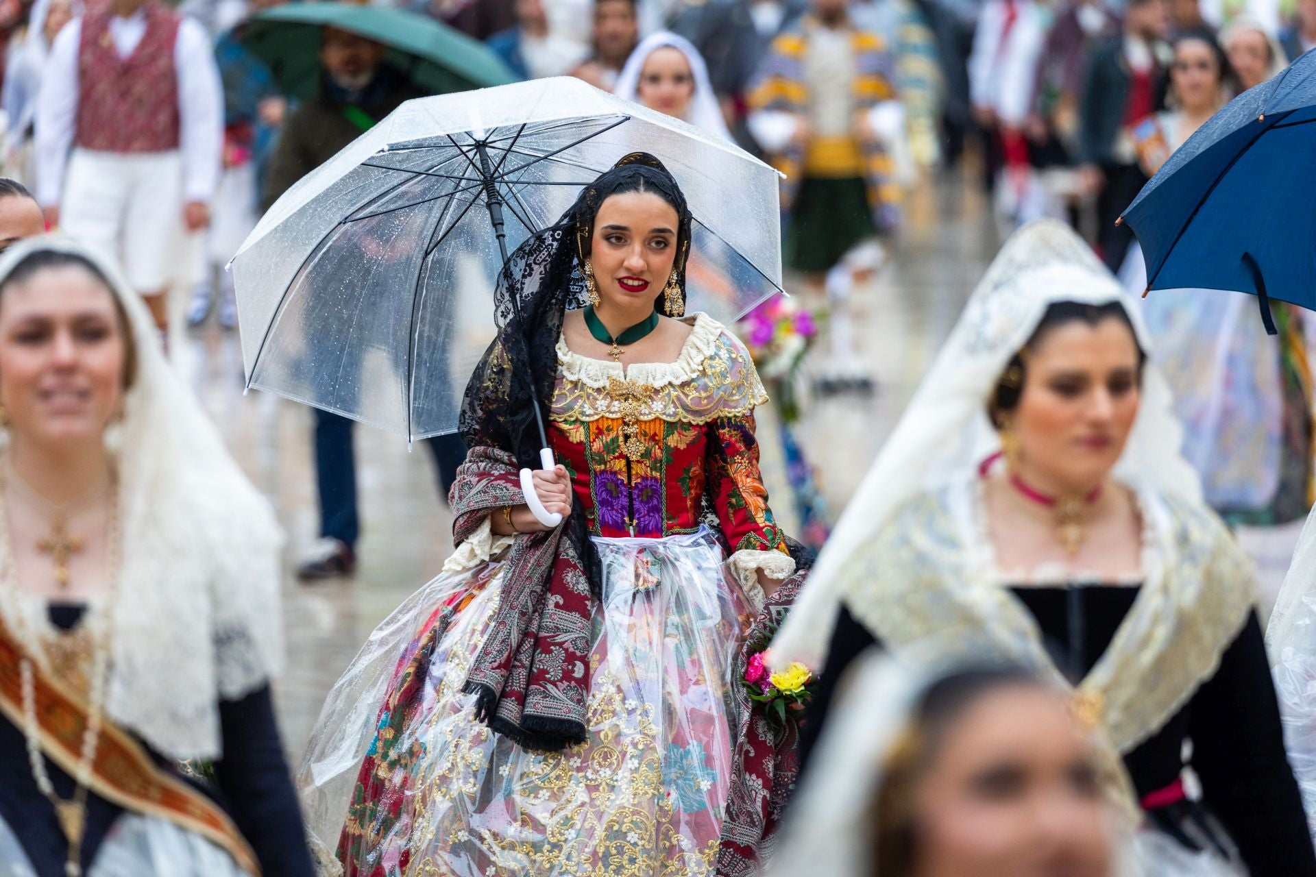 FOTOS | Segundo día de Ofrenda de las Fallas 2025