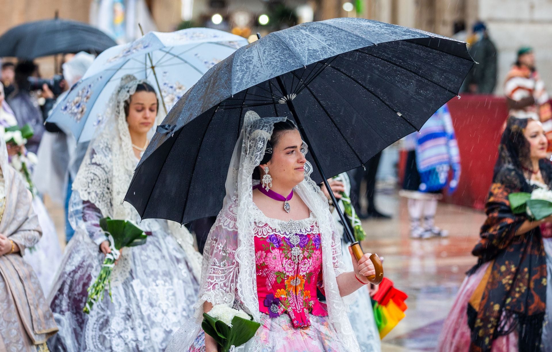 FOTOS | Segundo día de Ofrenda de las Fallas 2025