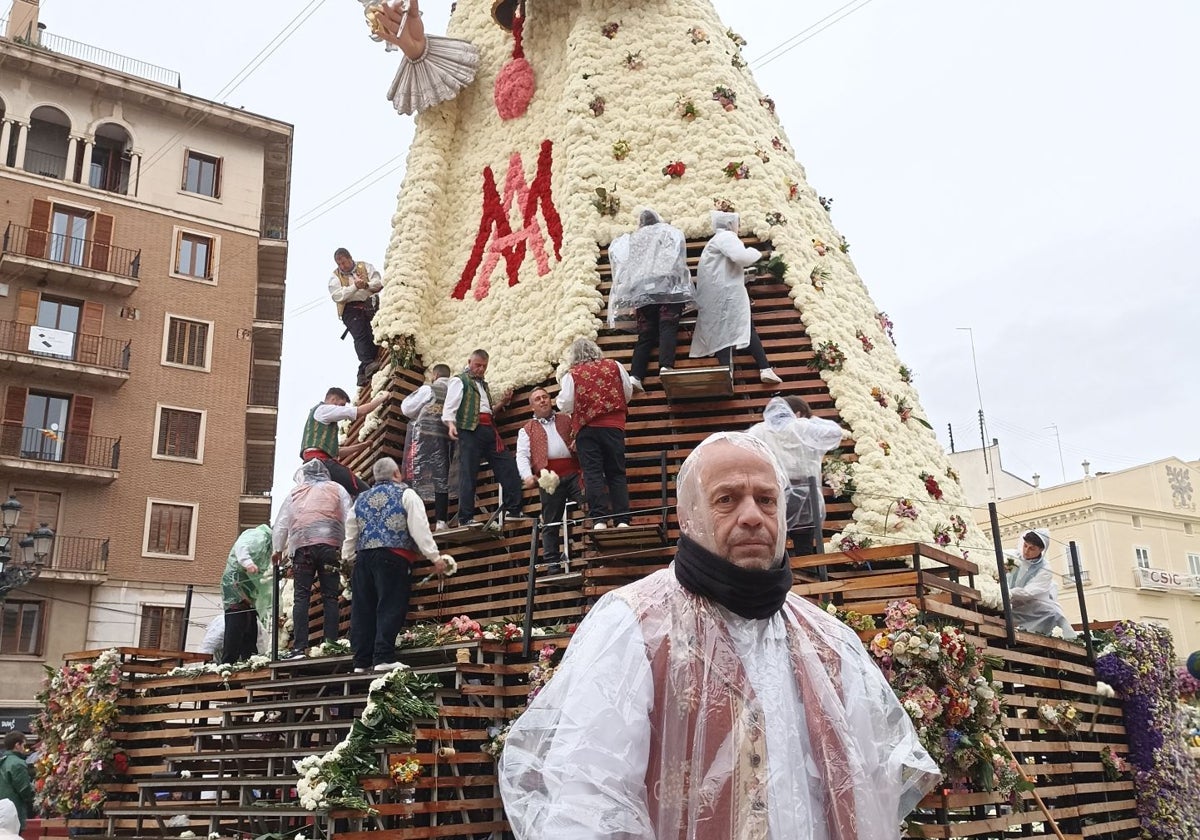 Alfred García, vestidor de la Virgen afectado por la dana.