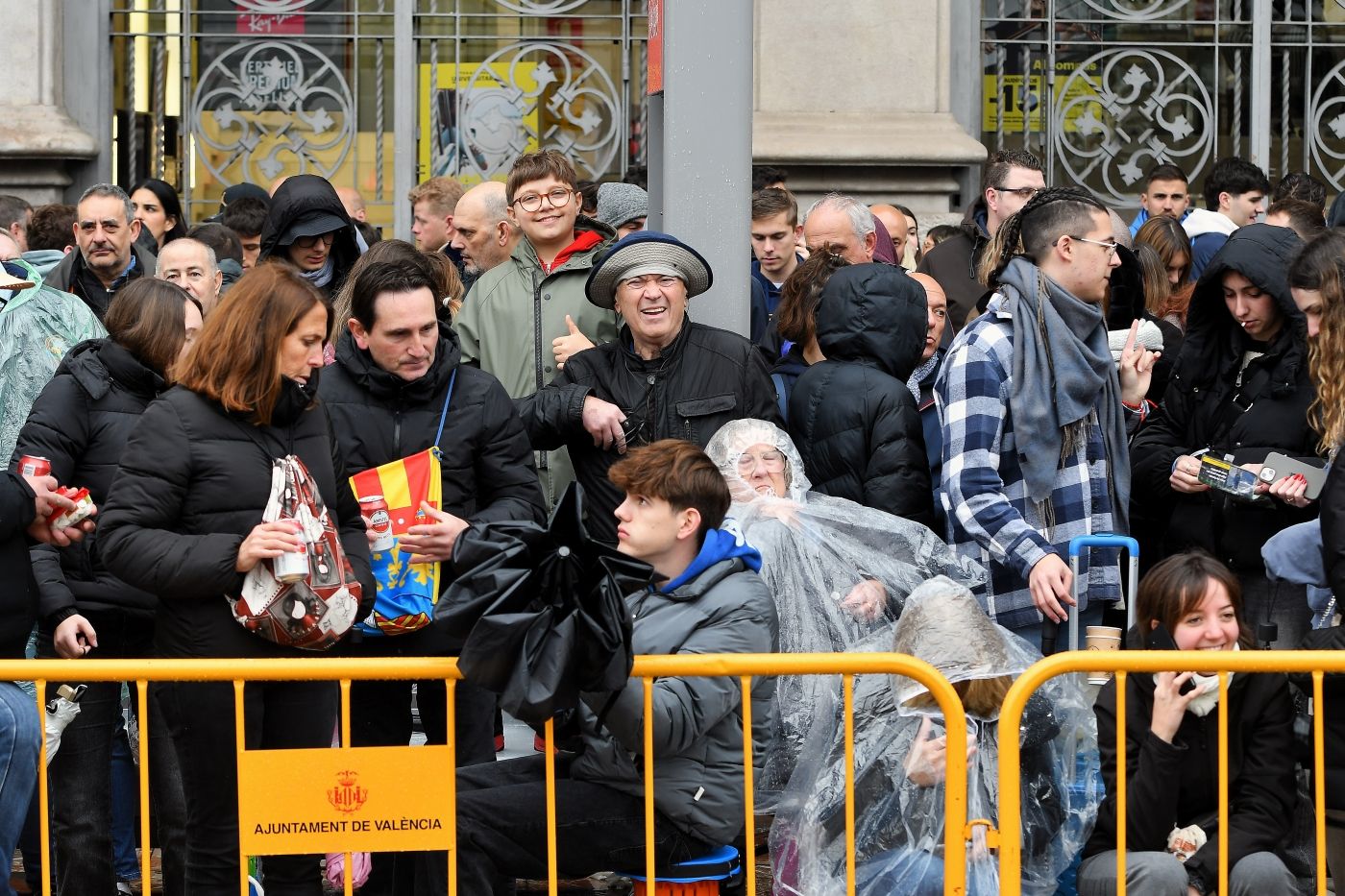 Búscate en la mascletà de este 18 de marzo