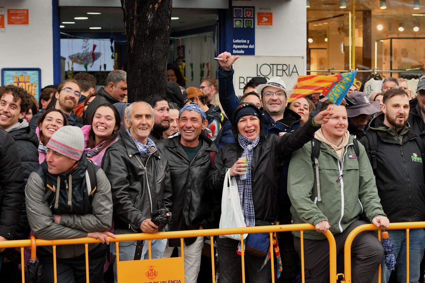 Búscate en la mascletà de este 18 de marzo