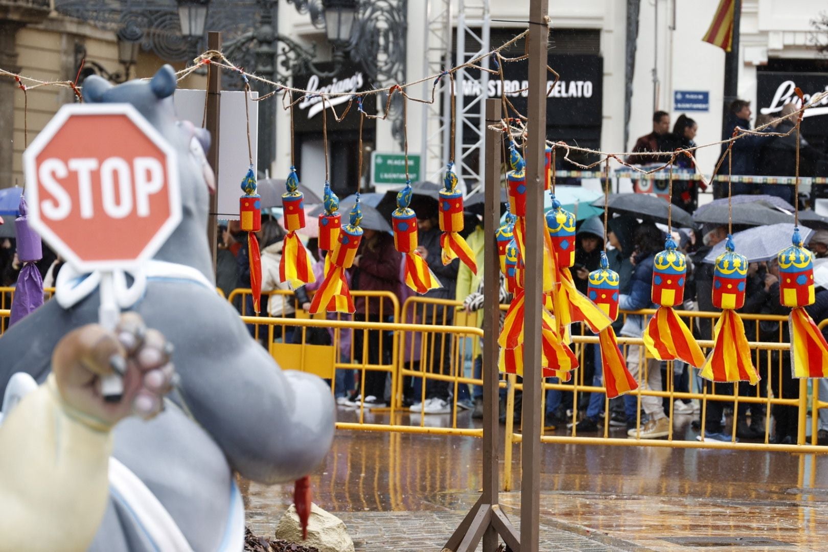 FOTOS | Así ha sido la mascletà del martes 18 de marzo