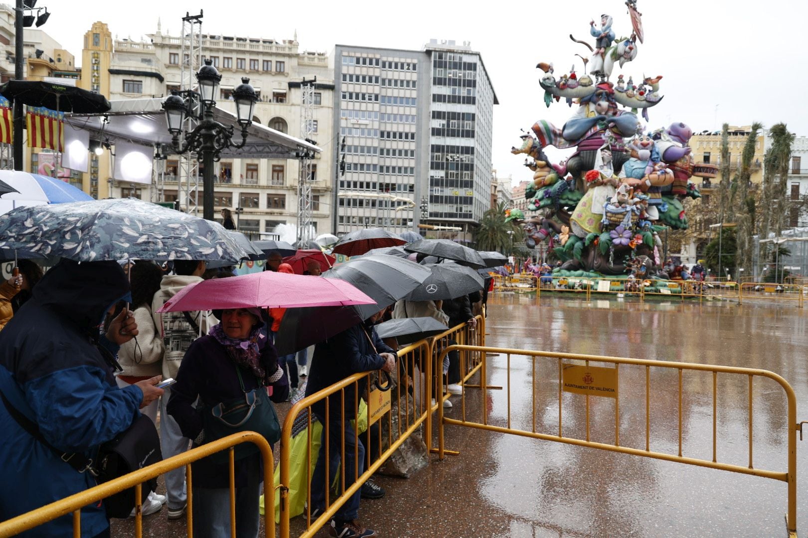 FOTOS | Así ha sido la mascletà del martes 18 de marzo