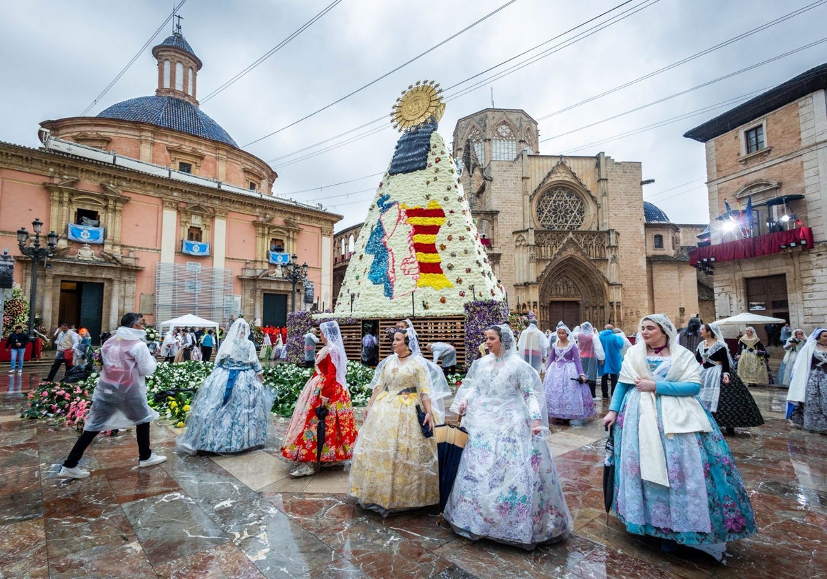 Diseño del manto homenaje a las víctimas y voluntarios de la dana.