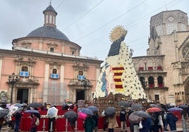 El manto floral de la Virgen en la mañana del 18 de marzo