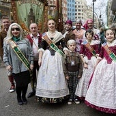 Alaska, presente en las Fallas, junto al presidente de Na Jordana, Pere Borrego.