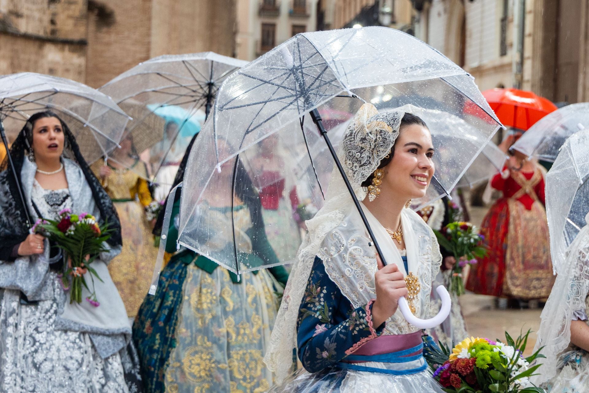 FOTOS | Segundo día de Ofrenda de las Fallas 2025