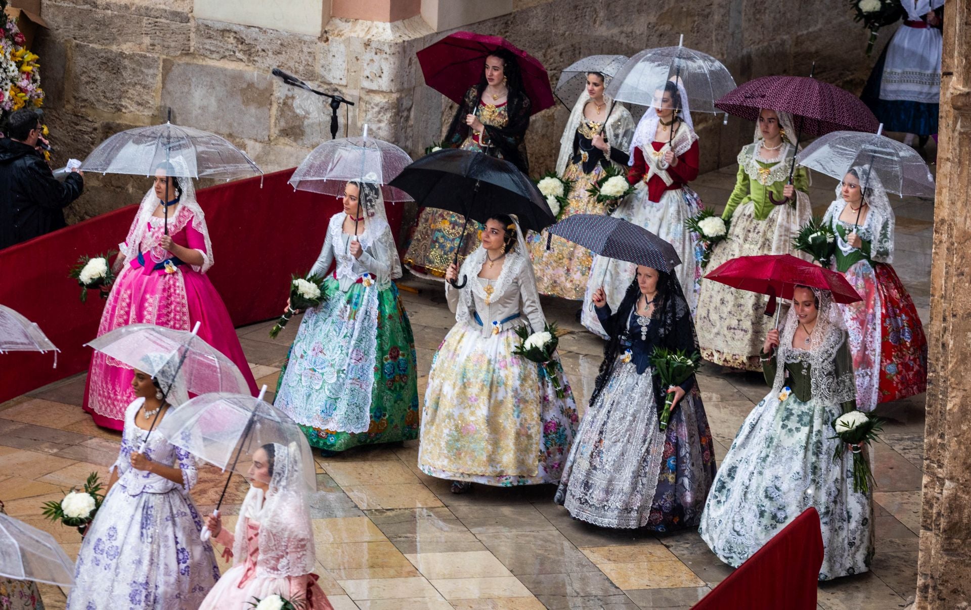 FOTOS | Segundo día de Ofrenda de las Fallas 2025