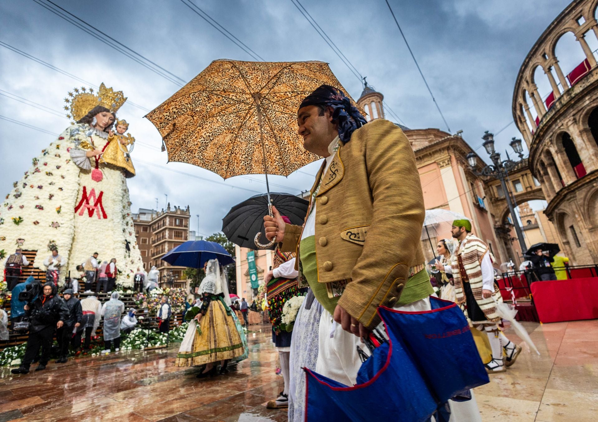 FOTOS | Segundo día de Ofrenda de las Fallas 2025