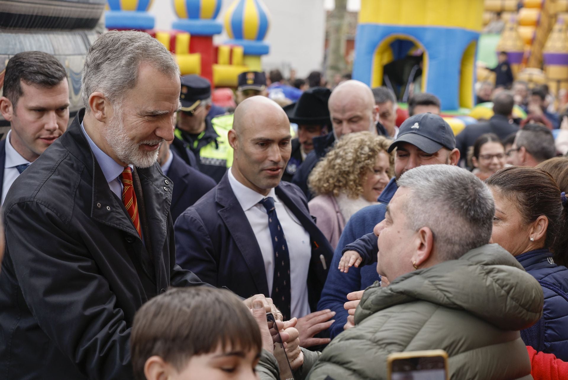 FOTOS | El Rey visita las fallas de Torrent