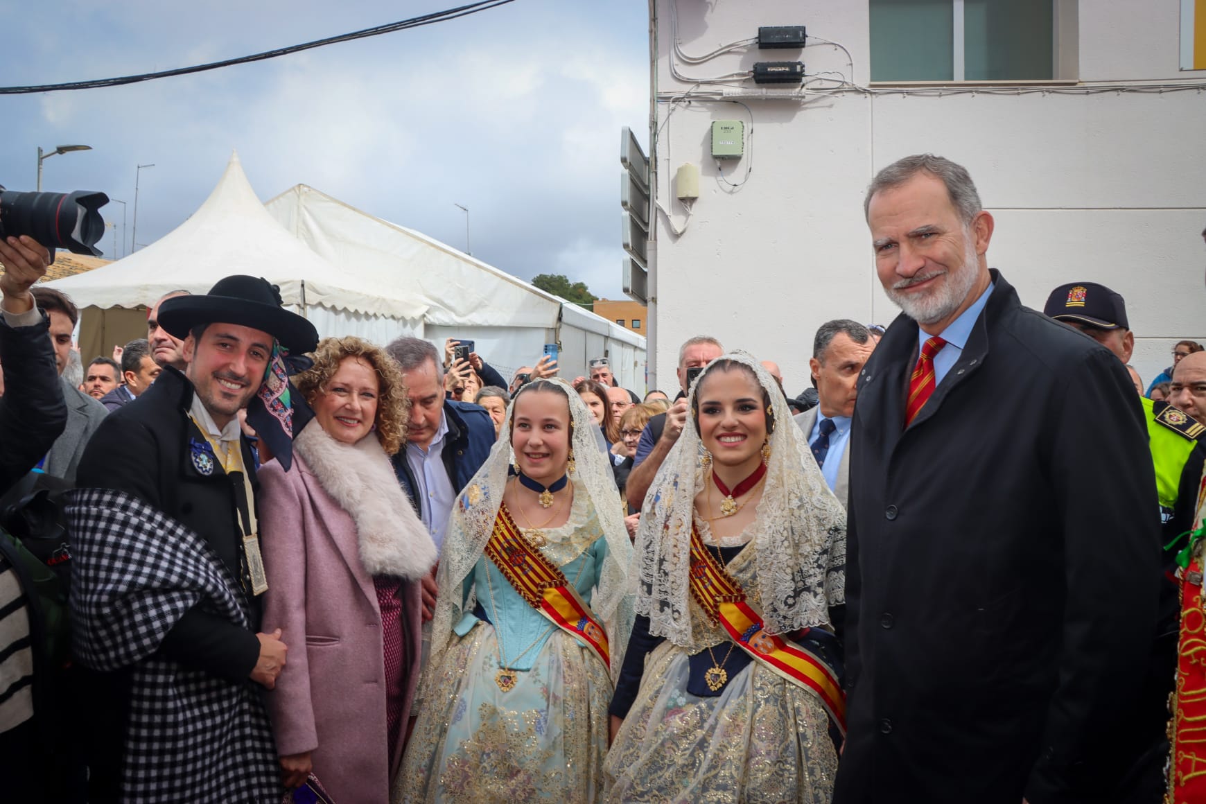 FOTOS | El Rey visita las fallas de Torrent