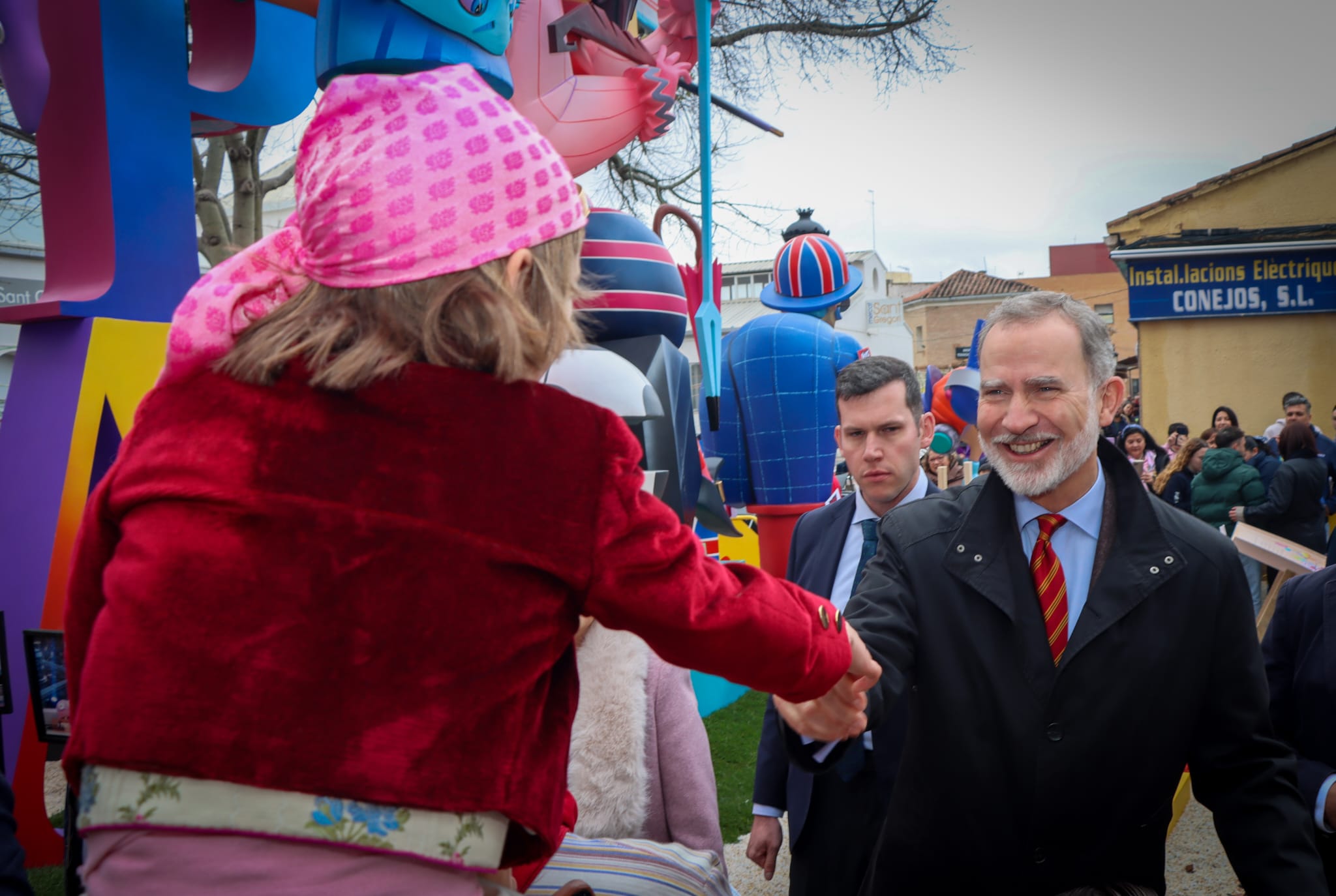 FOTOS | El Rey visita las fallas de Torrent