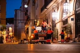 Trabajos de retirada del material de Fallas.