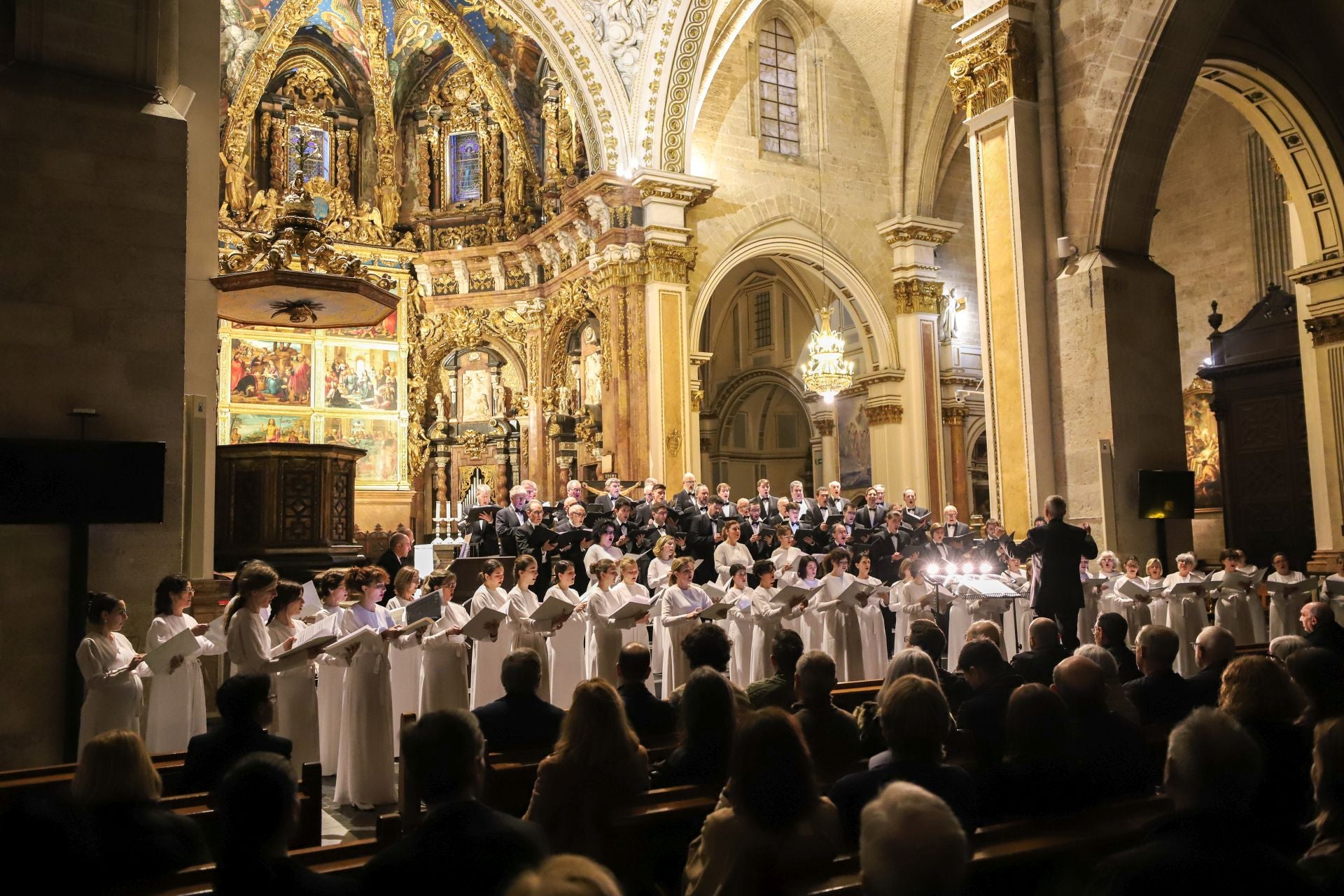 FOTOS | El Orfeón Donostiarra y Plácido Domingo cantan a Valencia