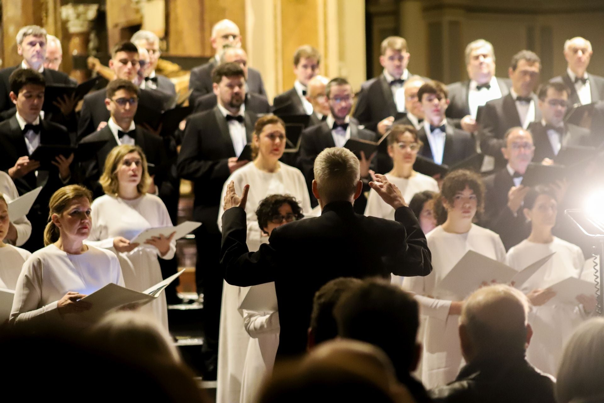 FOTOS | El Orfeón Donostiarra y Plácido Domingo cantan a Valencia