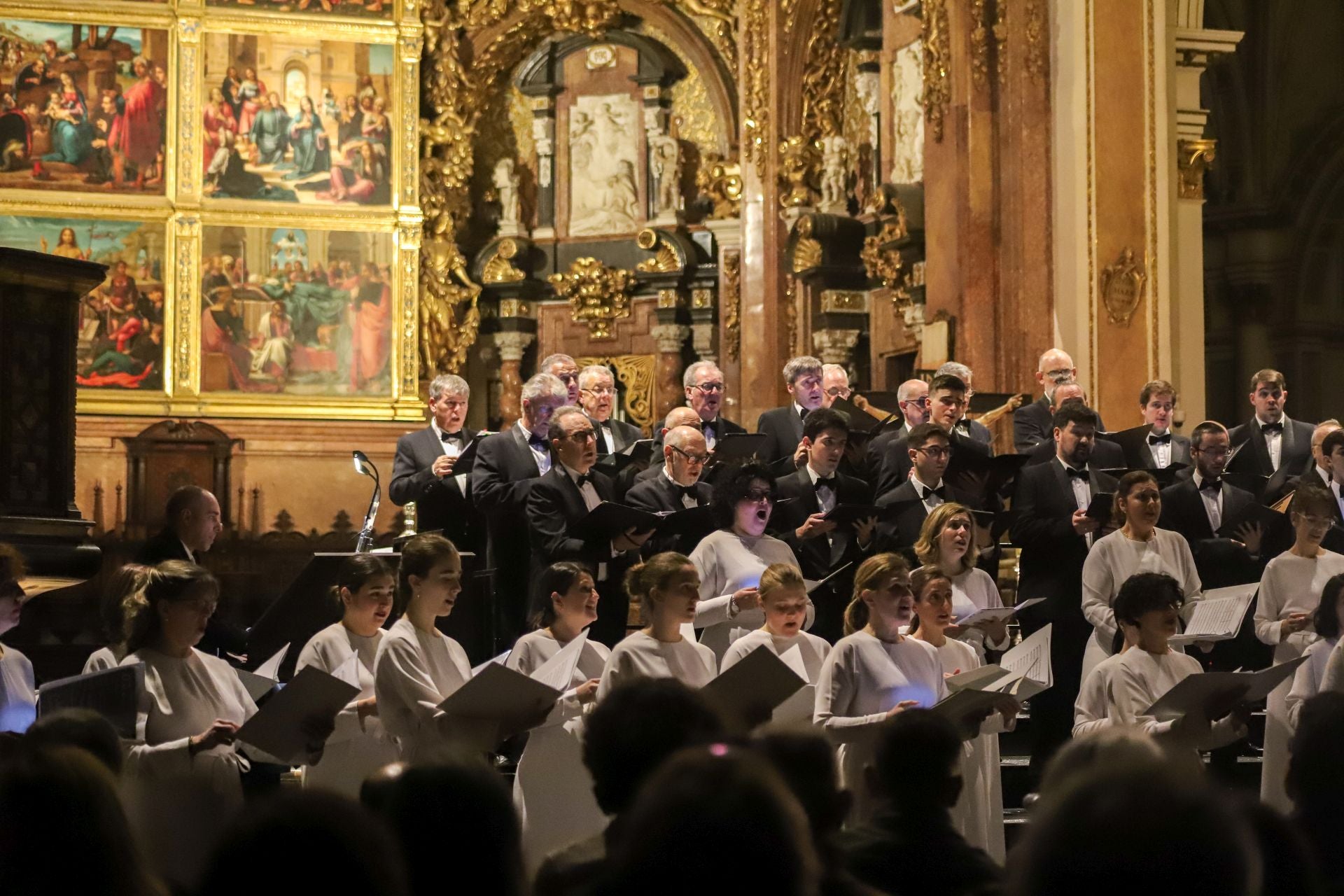 FOTOS | El Orfeón Donostiarra y Plácido Domingo cantan a Valencia