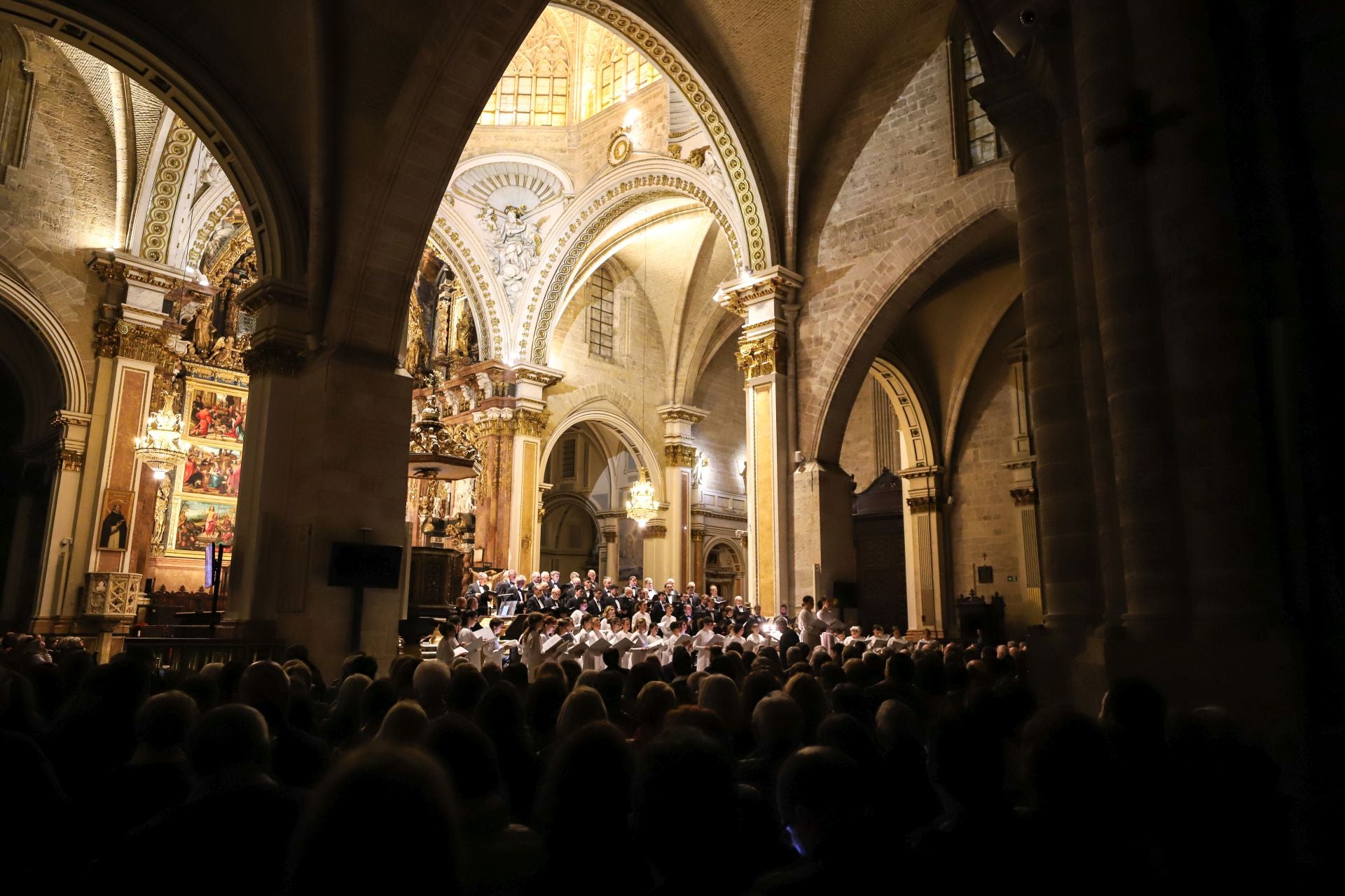 FOTOS | El Orfeón Donostiarra y Plácido Domingo cantan a Valencia