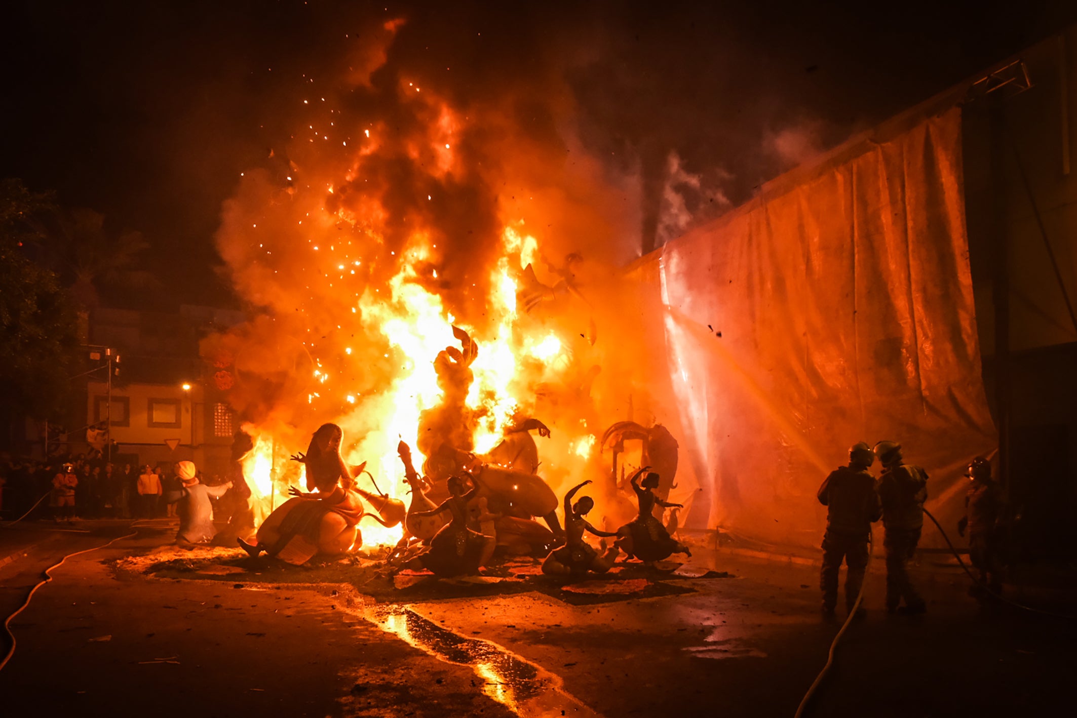 Quema de una falla de Sagunto.