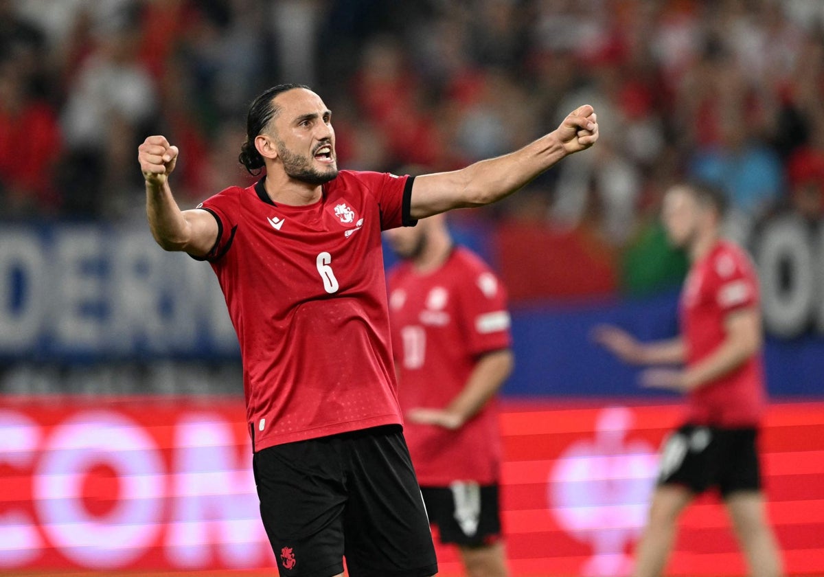 Kocho celebra un gol con Georgia