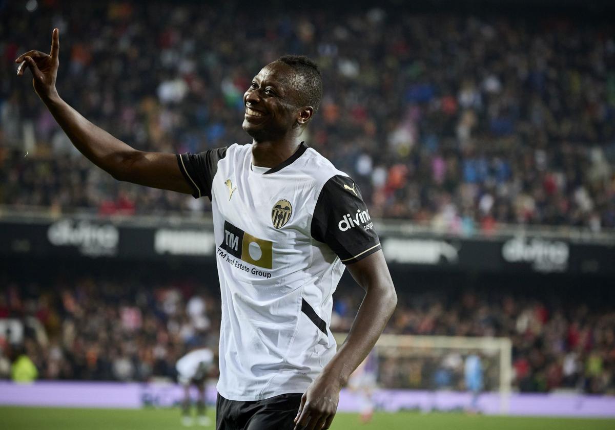 Sadiq celebra su gol ante el Real Valladolid.