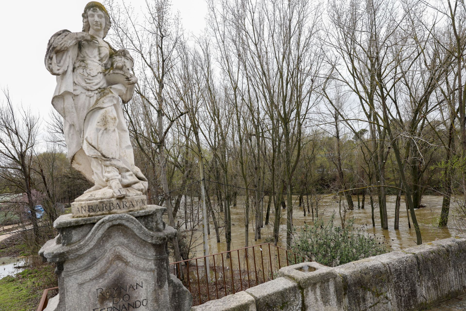 Así baja el río Manzanares, una imagen nunca vista