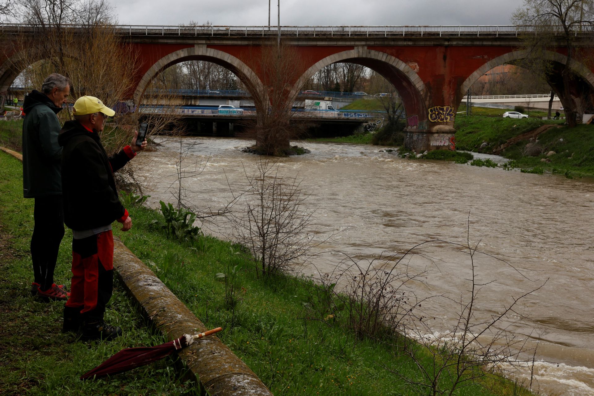 Así baja el río Manzanares, una imagen nunca vista