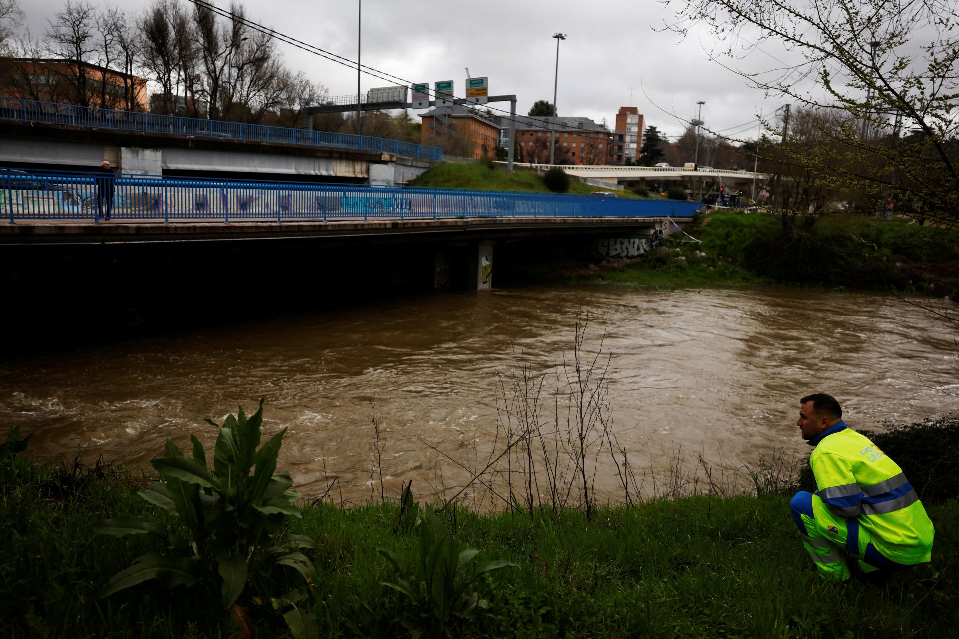 Así baja el río Manzanares, una imagen nunca vista