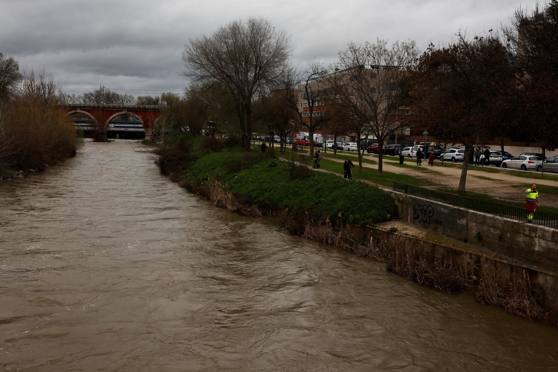 Así baja el río Manzanares, una imagen nunca vista